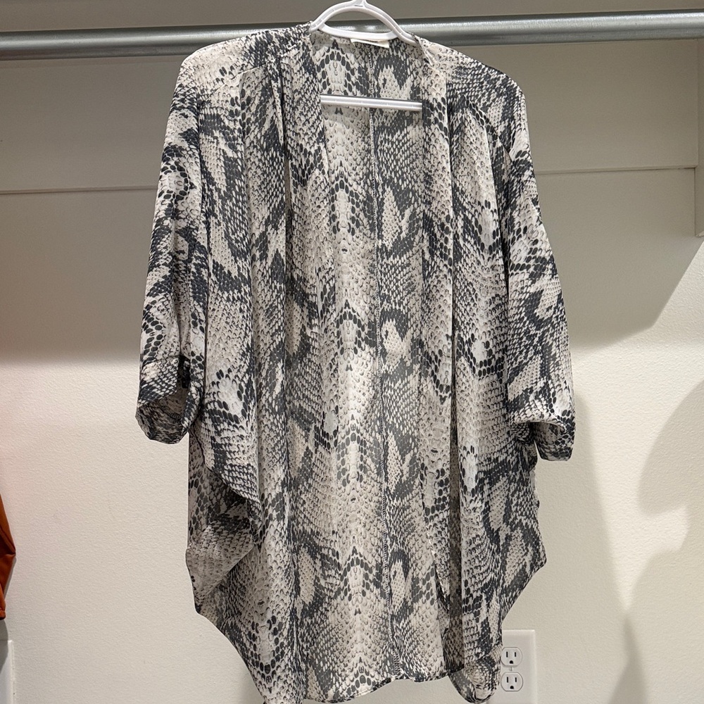 Adrienne Snake-Print Open Front Tunic - Black & White